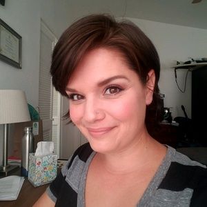 Meet your Posher, Larissa